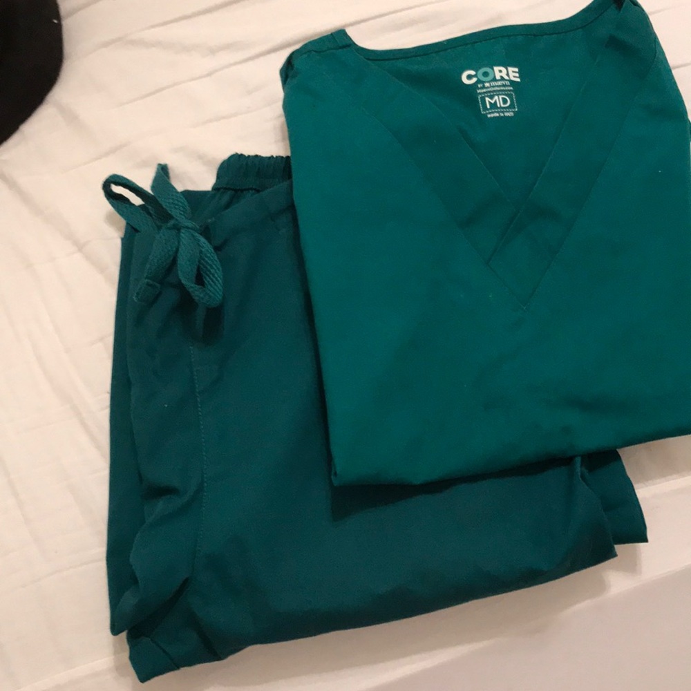 Green Medium  Maevn core scrub set